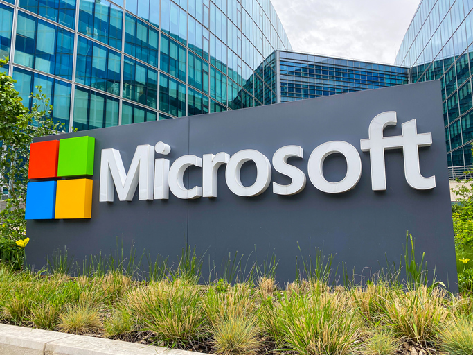 Регулаторите на Европейския съюз обвиниха Microsoft във възможно злоупотреба с